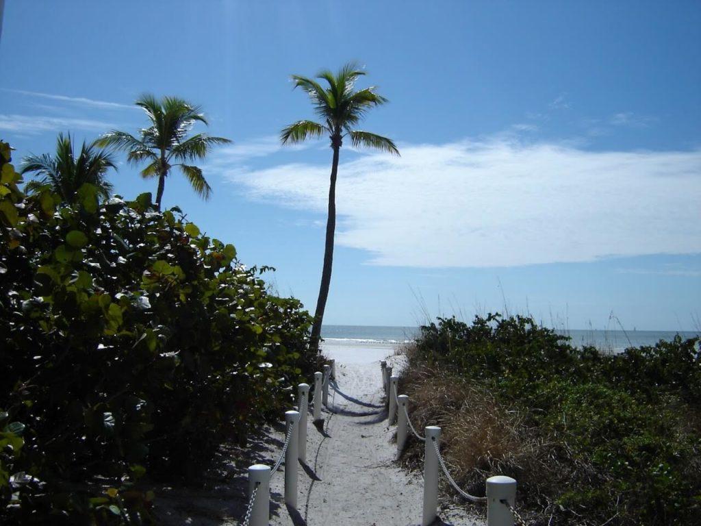 Zugang zum wunderschönen Strand in Fort Myers Florida