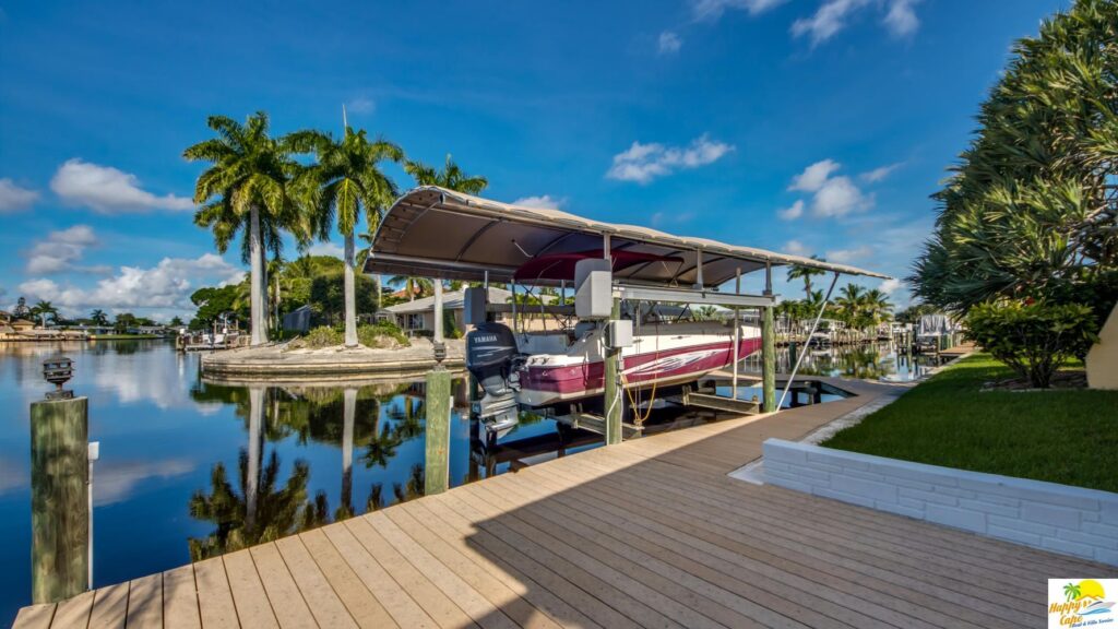 Boat dock at the holiday home in Cape Coral directly at the waterfront