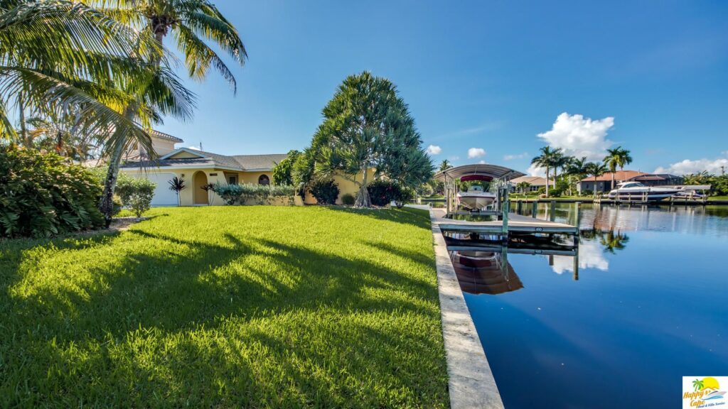 Villa Pura Vida rent holiday home in Cape Coral front view